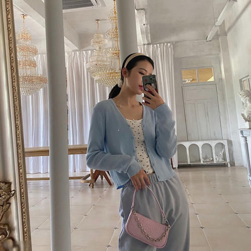 好看的毛衣样式有哪些？糖果色毛衣开衫要有名字，俏皮甜美很时尚