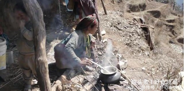 探访|尼泊尔山区穷人们的生活,中国小伙带着羊肉干探访,全家高兴吃肉