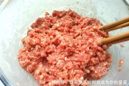 鲜嫩|爱吃肉馅饺子的朋友记住“盐水油”口诀，饺子鲜嫩多汁，比买的还好吃