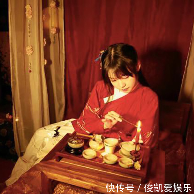 玲珑骰子安红豆!温庭筠很著名的一首诗,巧用双关、脑洞别致,其中14字成为经典