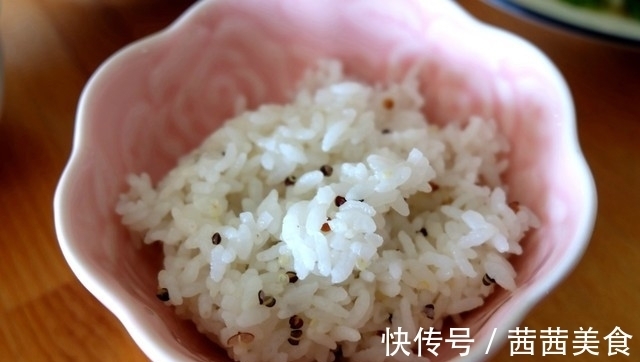 茭白|普通人家的家常午餐,四菜一汤一主食,做法简单,家人爱吃