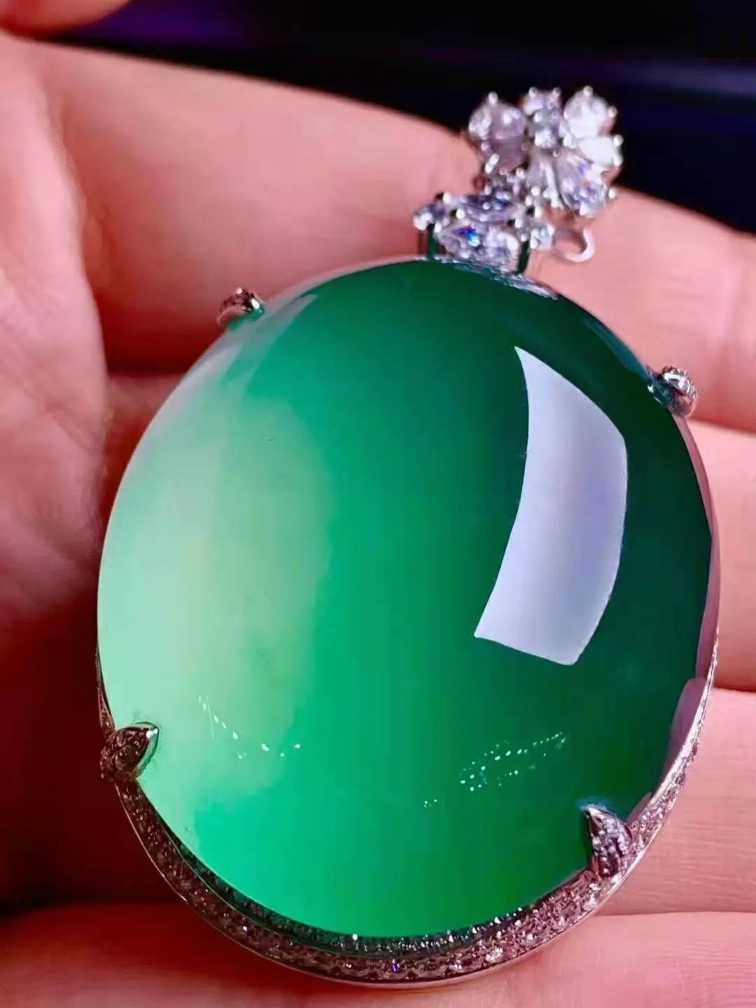 化学#为了一只蚊子，五万元的满绿翡翠戒指就这样没了