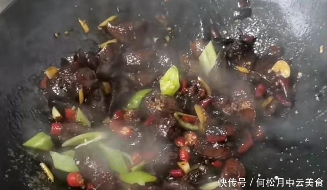 学会一招,做出的鸡肝香辣可口,开胃下饭,不输饭店