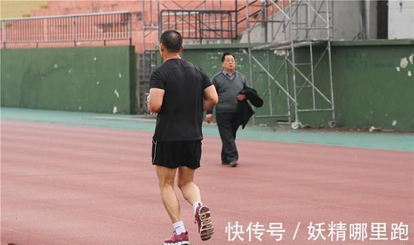 男子|50岁后经常跑步,是养生还是伤膝?56岁男子用自身经历,给出答案