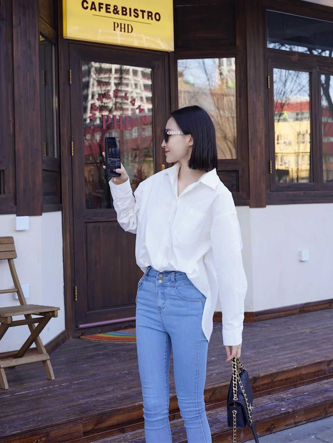 衬衫搭配|春天穿衣别再盲目跟风了!白衬衫+牛仔裤是今年顶流,简单大气