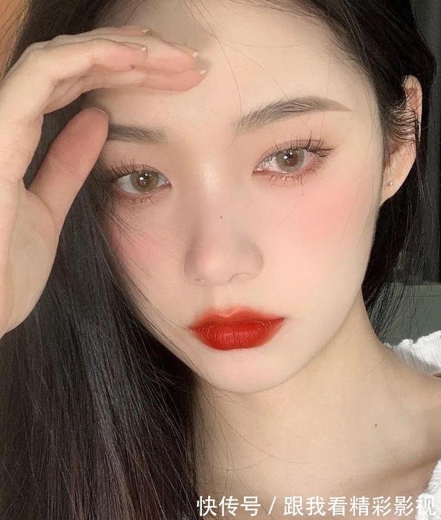 黄皮 直男眼中女生涂口红VS不涂口红，差距也太大了……！