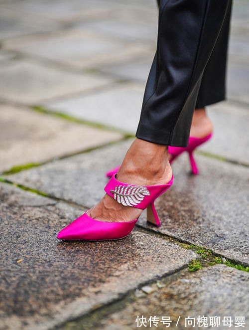 彩色 高跟鞋还是得穿彩色的,不仅显嫩还酷炫,看着就贵多了