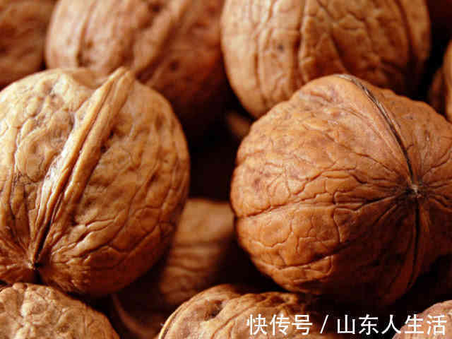 白发|核桃配一宝,肾体强失眠跑了,白发变黑发,男女老少皆可食用