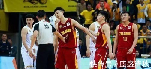 雅尼斯|严惩翟晓川,2.5秒撞飞朱旭航+二次挑衅,慢镜头一幕让人心都凉了!