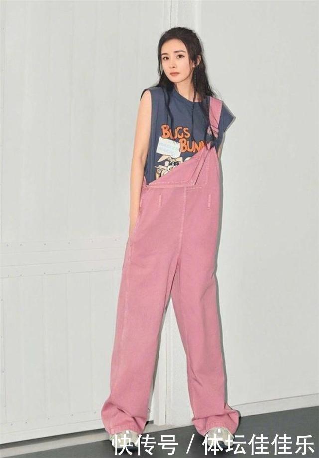 背带裤已经过时了!今夏开始流行的是“初恋裤”,青春时尚又百搭