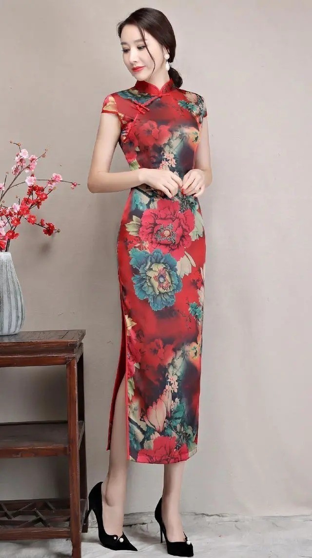 裙衩 这么饱满的身材穿长款旗袍裙还能显得低调吗?