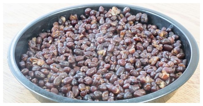 红豆饼不一样的做法，外面根本买不到，简单又好吃，4分钟就出锅