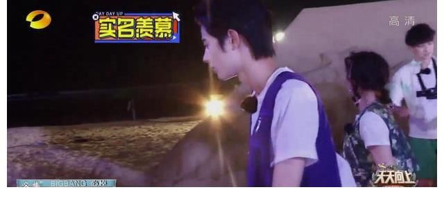 小嗨酒|打開電視看《天天向上》，發現黑茨開趴小嗨酒