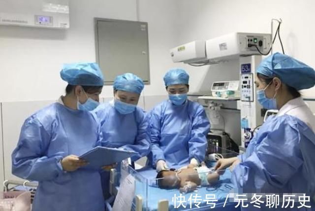 剪刀|还记得4年前那个被妈妈拿剪刀划成“花脸猫”的男婴吗？现在长成了这样