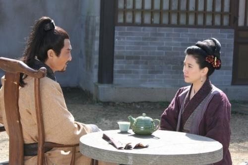 水浒传|《水浒传》里谁才能化解林冲跟高俅之间的恩怨?也许我们想错了