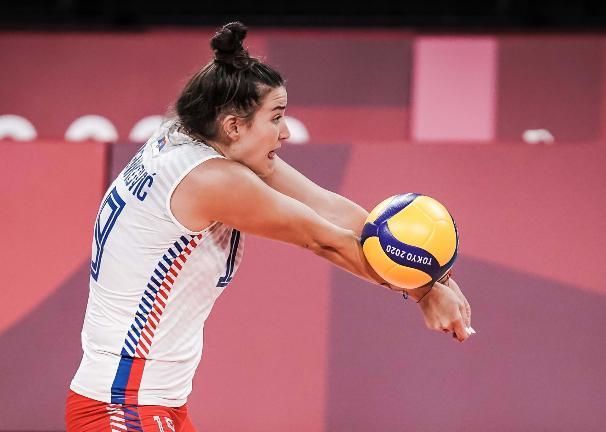 美國隊|3-0！美國女排橫掃世界冠軍，第4次打進奧運決賽，再贏1場創(chuàng)歷史