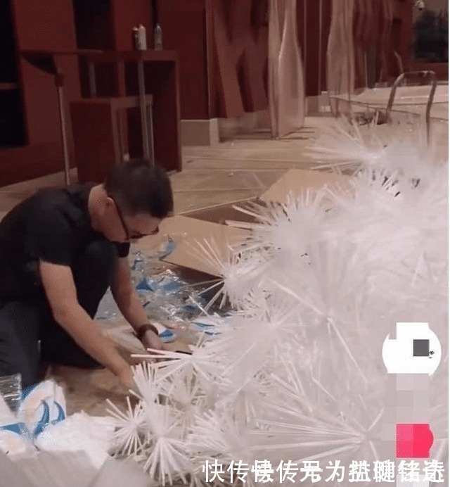 婚礼现场塞满“廉价塑料”遭嫌, 开灯后惊现“冰雪奇缘”幻境!