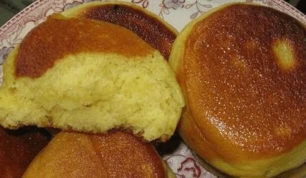 面包|玉米饼的做法，松软可口，香喷喷的，比蛋糕面包好吃，是粗粮佳品