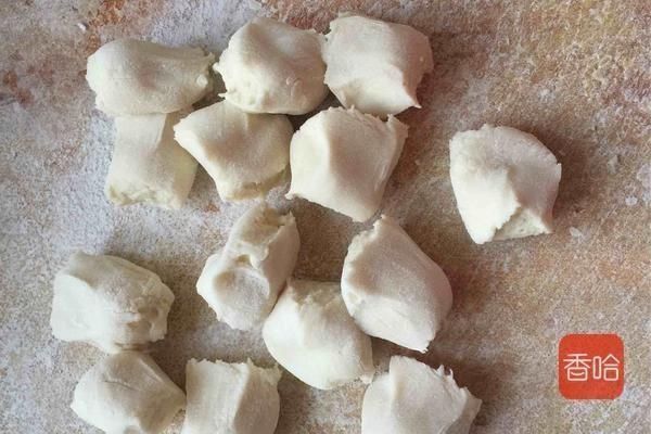 饺子|煮饺子时，万万不可热水下锅，一步错步步错，难怪饺子开裂又粘锅