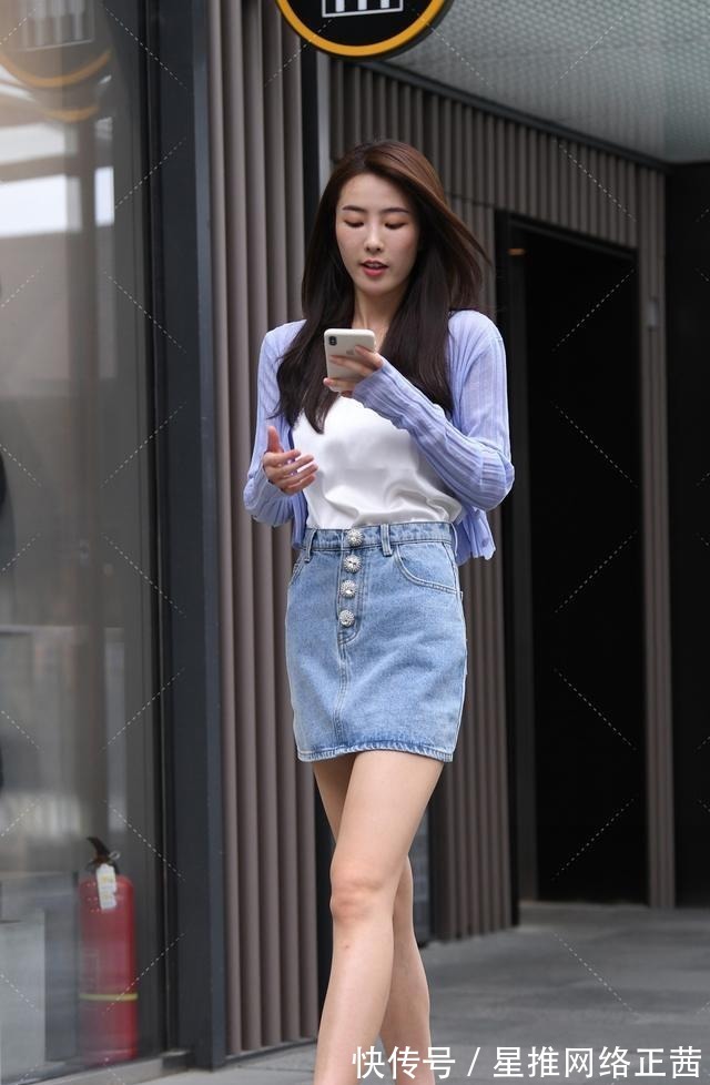 裤子|黑衬衫搭配时尚打底裤,休闲随性,展现出高挑纤细的身材