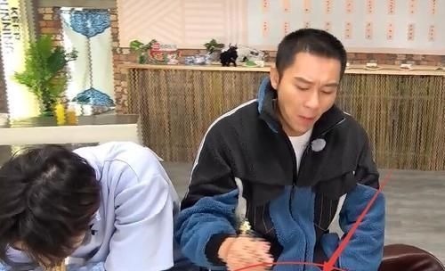 奔跑吧全员吃拉面:所有人口味都一样,唯独成毅与众不同