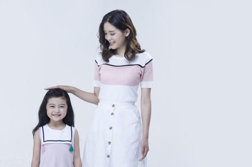 个子|宁可饿着孩子,睡前也别给吃这4物,严重影响孩子发育,易缺钙个子矮