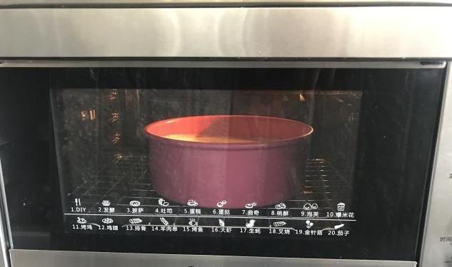 生日蛋糕自己做,想吃什么加什么,过一个不一样的生日