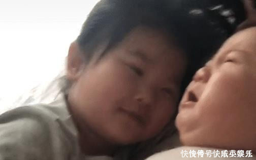 全网|“最卑微弟弟”沦为姐姐的玩具,这怕是全网“混得最惨”的二胎