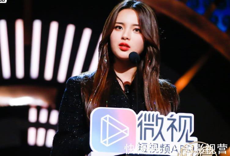 经纪人|《吐槽大会》杨超越私下随意，性格像小孩，但对经纪人言听计从