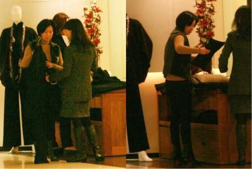 马甲|坐拥320亿身家的何超琼,穿毛衣配小马甲,造型和普通人一个样