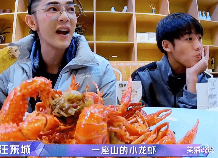 《追光吧》胡夏符龙飞化身干饭王，哥哥互动很有爱，卡斯柏主动收拾宵夜残局