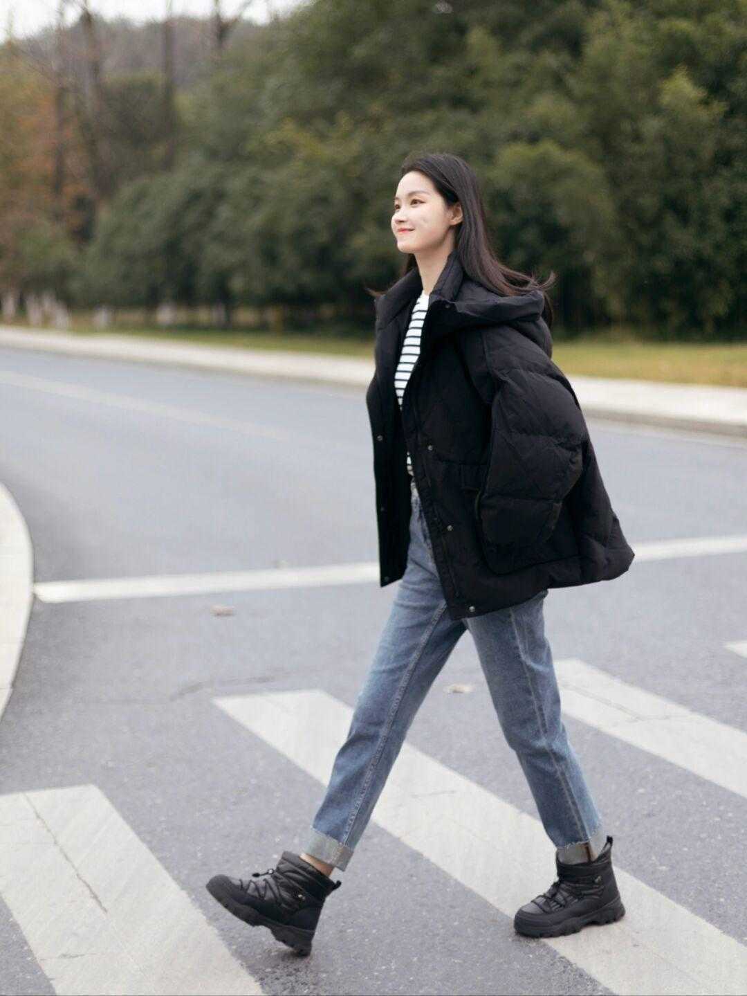 羽绒服 冬天想要穿出气质感,选对内搭很重要,这些单品日常简约又不挑人