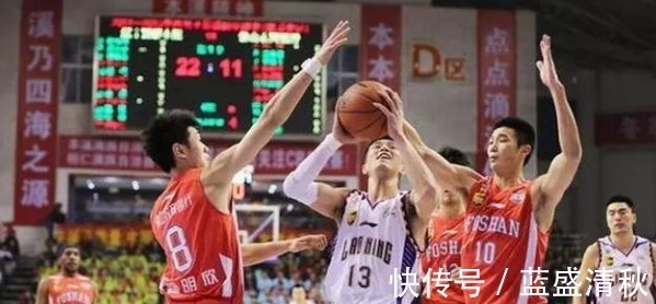 雅尼斯|严惩翟晓川,2.5秒撞飞朱旭航+二次挑衅,慢镜头一幕让人心都凉了!