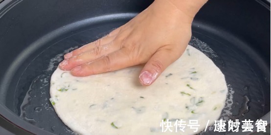 步骤|简单的葱油饼做法，当早餐吃很合适，柔软多层喷喷香