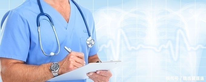 血液|怕起夜晚上不敢多喝水，有冠心病和高血压的人这样做会有啥后果？