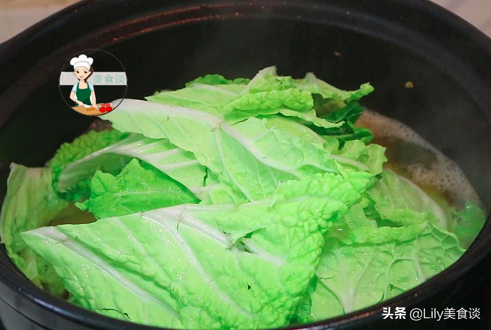 白菜炖粉条时，牢记好3个诀窍，鲜香又入味，每次炖一锅不够吃