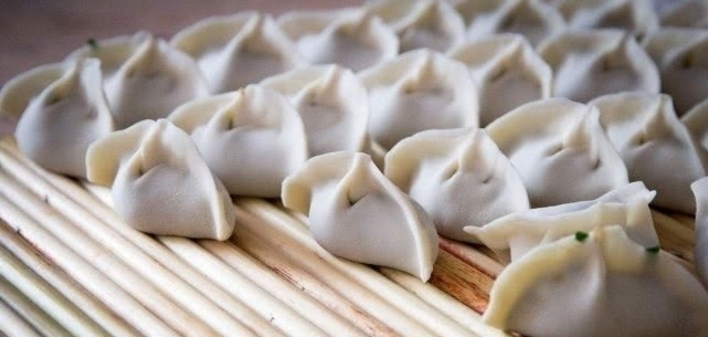 拌猪肉饺子馅时,加水万万不可,省掉这一步,饺子馅更鲜更嫩