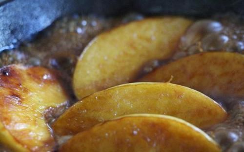 冬天|冬天的苹果就要这样吃，营养全面易吸收，尤其老人小孩要多吃