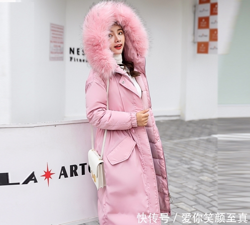 大毛领|建议大家:羽绒服别搭阔腿裤,太土!今冬流行这么穿,美嫩极