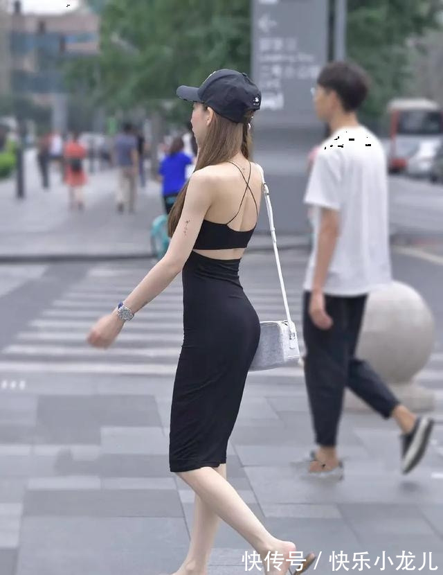 衬衣 拼接吊带连衣裙,优雅的穿搭衬托时尚感,拉长身材的纤细感