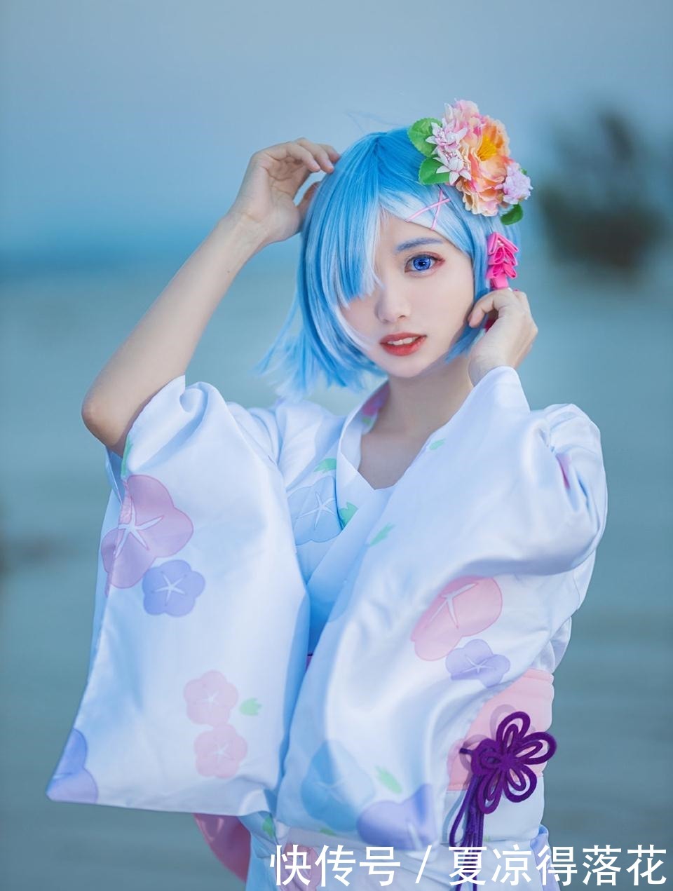 萌妹|Reo蕾姆海边COS,身穿和服眼神无辜,赤着小脚的她邀请你“玩耍”!
