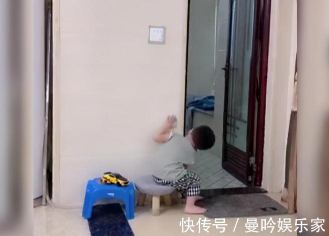 宠姐狂魔|弟弟“老母亲”式伺候姐姐火了,二胎的正确打开方式,宠姐狂魔