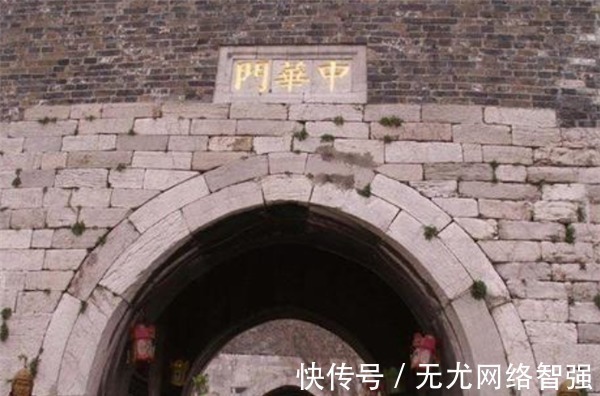 大清门!“中华门”的牌匾传了几百年,工人摘下后,才发现背面还有3个字