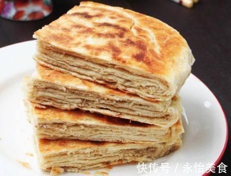 开水|烙饼想要柔软又多层?有人多抹油,有人用开水烫面,其实这都不对
