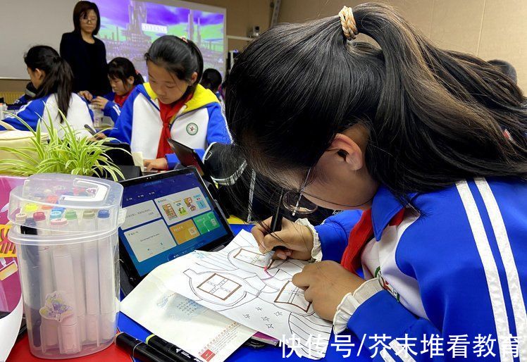 高朋兄|学生不足百人的青岛村小，用两年时间发生变化