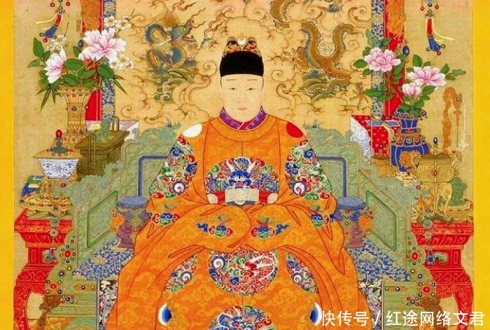 挖开|化粪池下有蹊跷,专家赶紧来抽粪,挖开后大笑:下面埋了个皇帝!