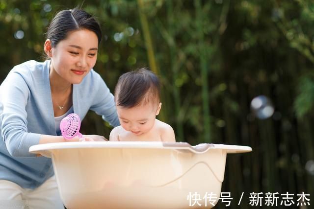 宝宝|夏天给宝宝洗澡有讲究,这5点要注意,正确洗澡顺序要牢记