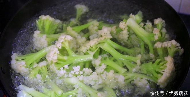 花菜炒熟不脆记住不要直接炒,做好3点,花菜又脆又嫩又入味!