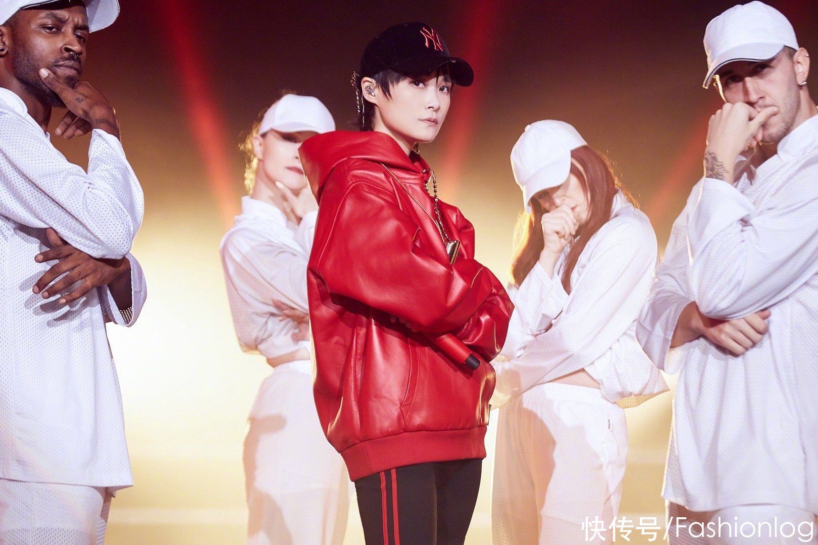 降温季节愁搭配？百搭减龄卫衣get起来，休闲时尚的必备款