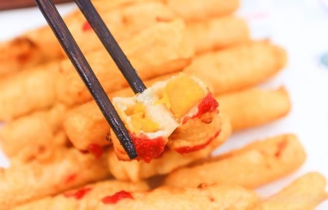  红薯|又是零食又是菜，红薯这种吃法很新鲜！掰成2段发现内有乾坤